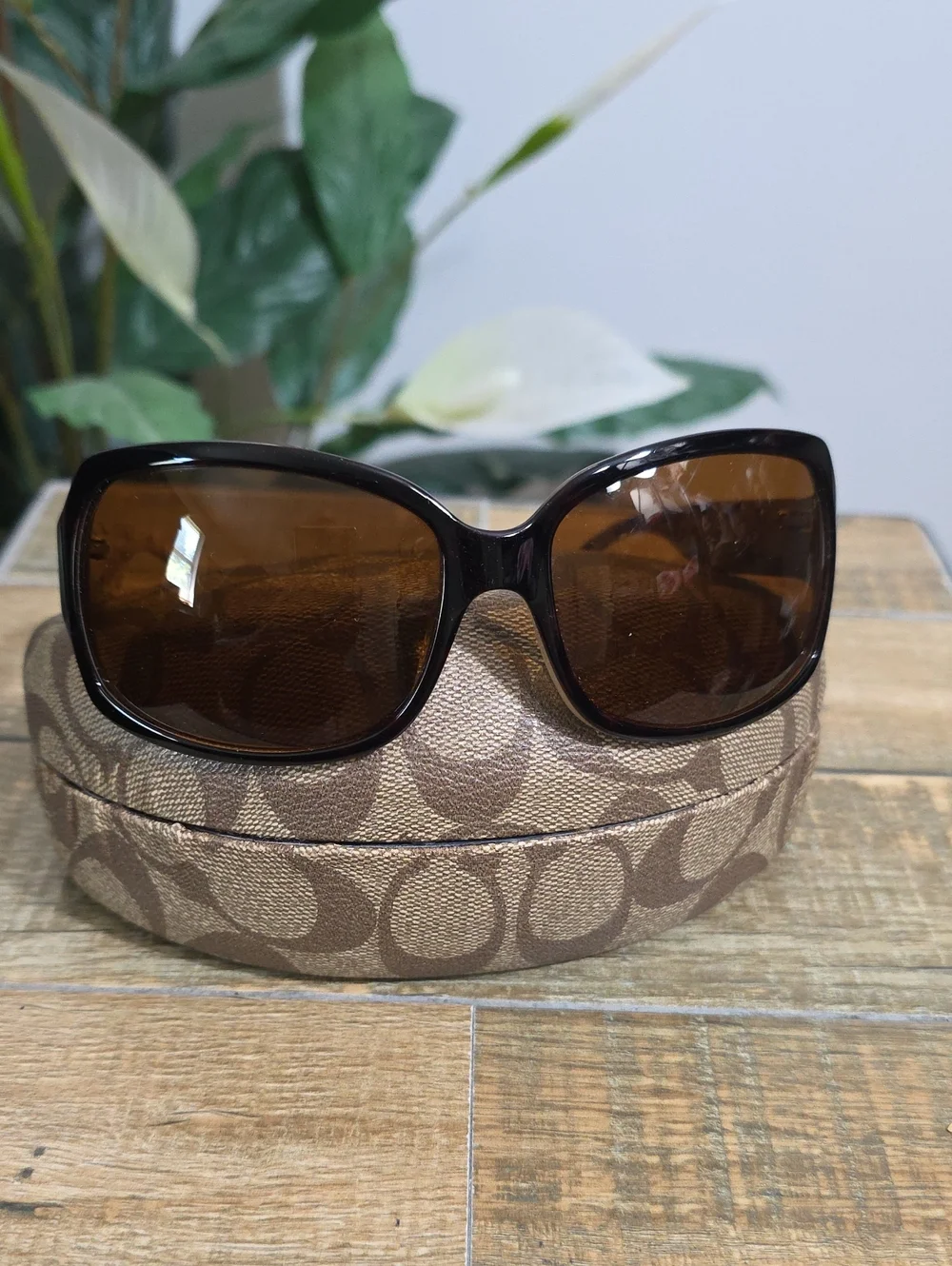 Coach Ginger L901 Brown Tortoise Women Sunglasses Amber Lenses Case Included
